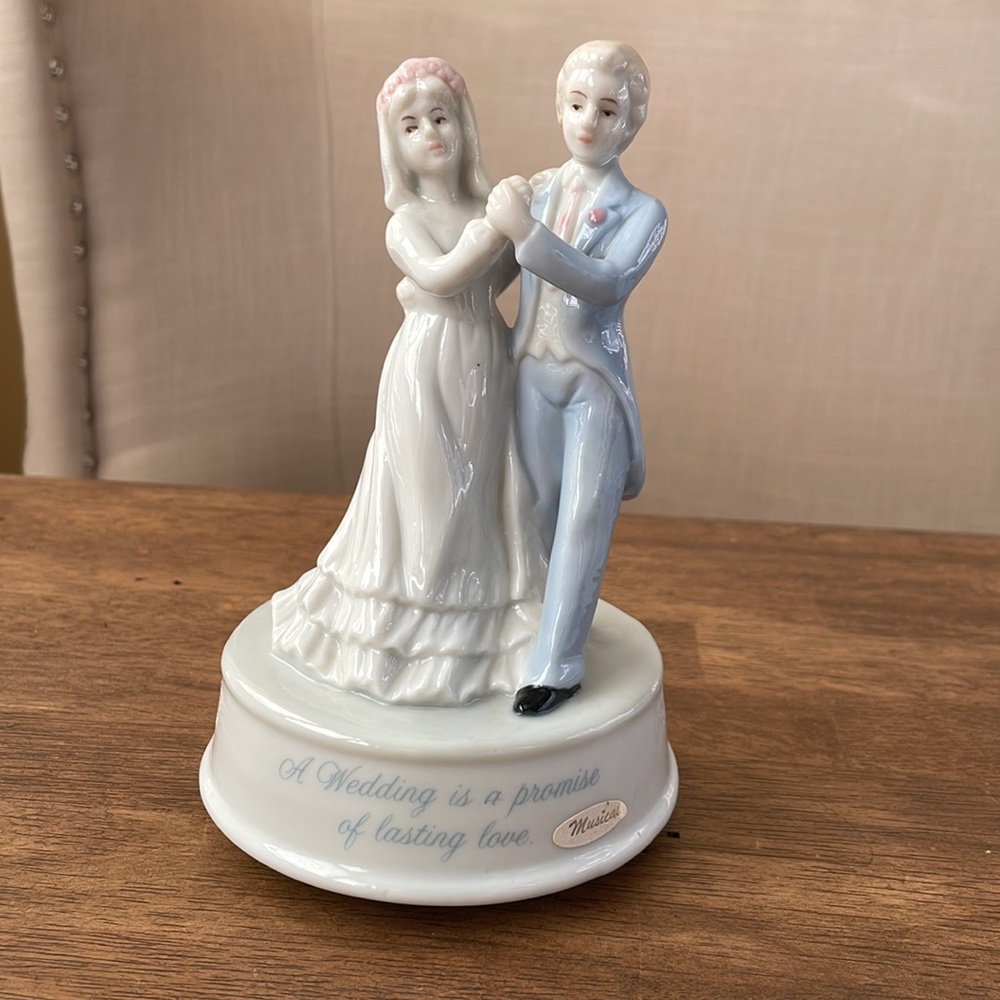 Vintage Porcelain Musical Blonde Bride Groom Cake Topper plays "Wedding March"